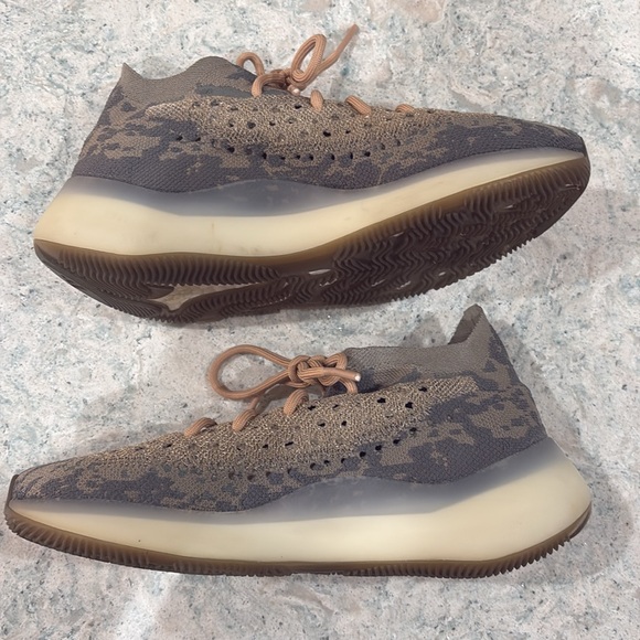 Yeezy Boost 380 - Picture 7 of 8